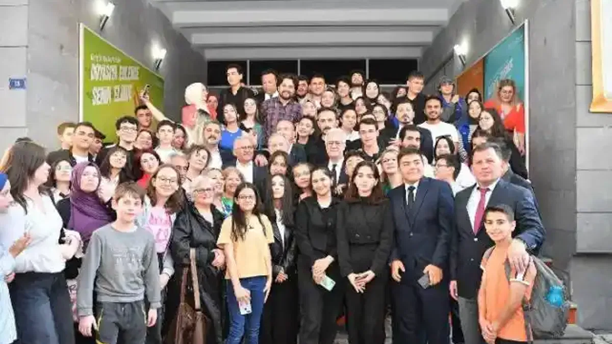 Büyükkılıç, Akar ve Karadağlı, tiyatro söyleşisinde gençlerle buluştu