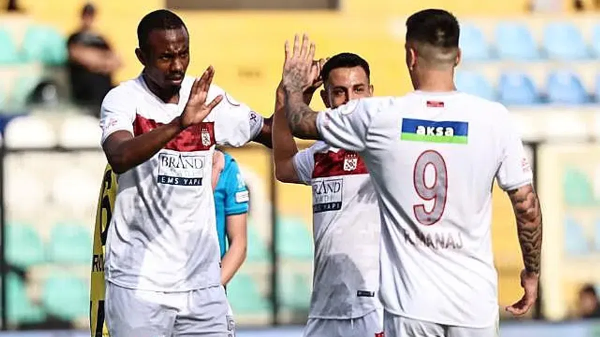 İstanbulspor 1-3 EMS Yapı Sivasspor (Maç Sonucu)