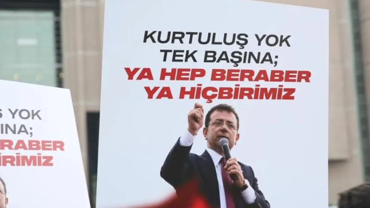İmamoğlu'nun ifadesi sürüyor... İmamoğlu'na adliye önünde destek