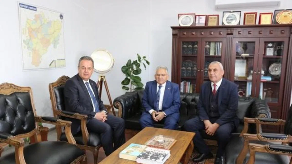 Memduh Büyükkılıç'tan Melikgazi Kaymakamlığı'na ziyaret