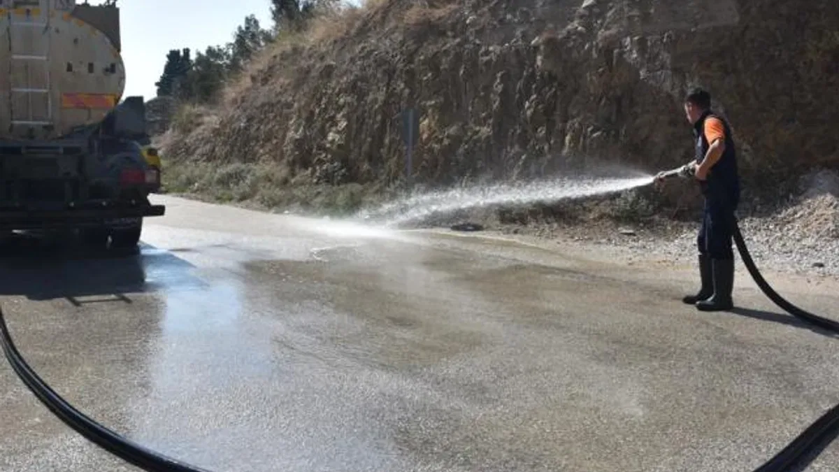 Bursa Gemlik'te temizlik dört koldan