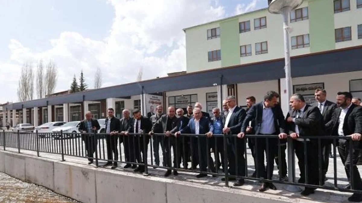 Başkan Büyükkılıç, Pınarbaşı’da KAYMEK kursiyerleri ve  esnaf ile buluştu
