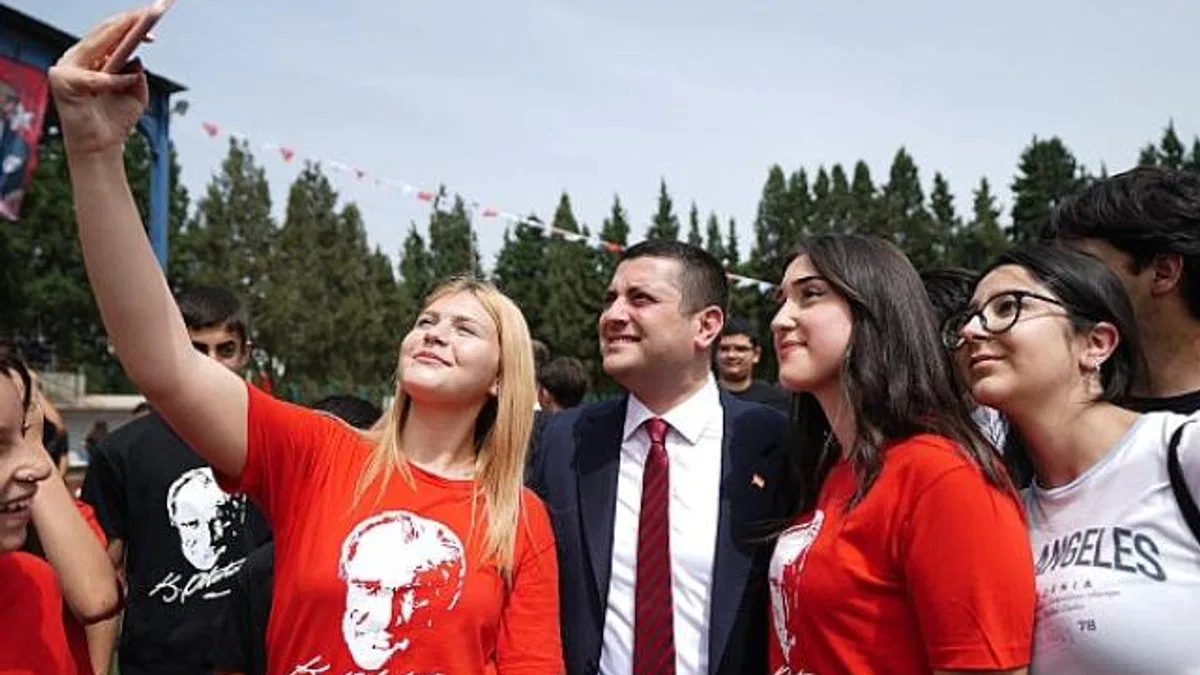 Torbalı Belediyesi'nden öğrencilere hem eğitim hem de ulaşım desteği