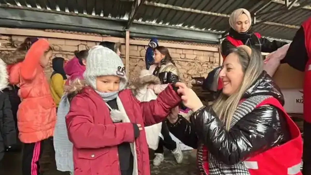 Kızılay Bursa Osmangazi Kadın Teşkilatı'ndan köy okullarına anlamlı destek