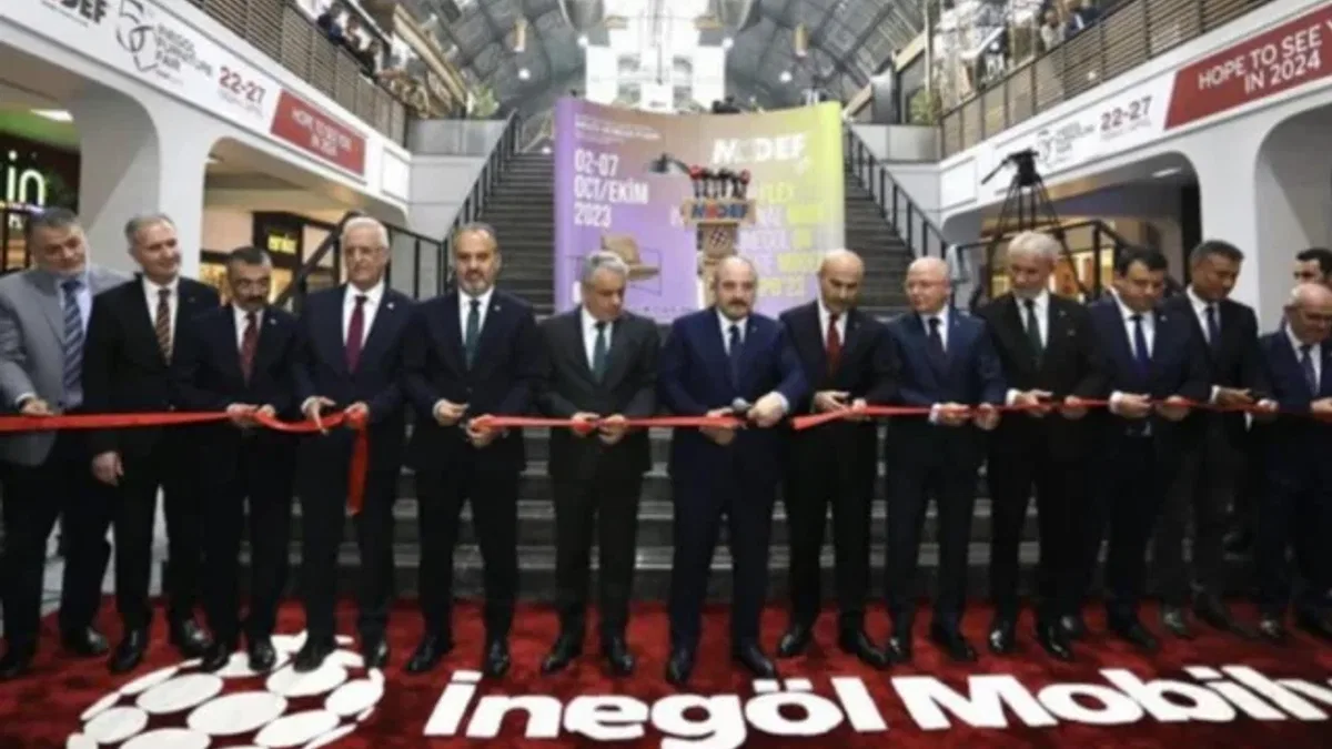 Bursa İnegöl'de 'Mobilya Şöleni' başladı