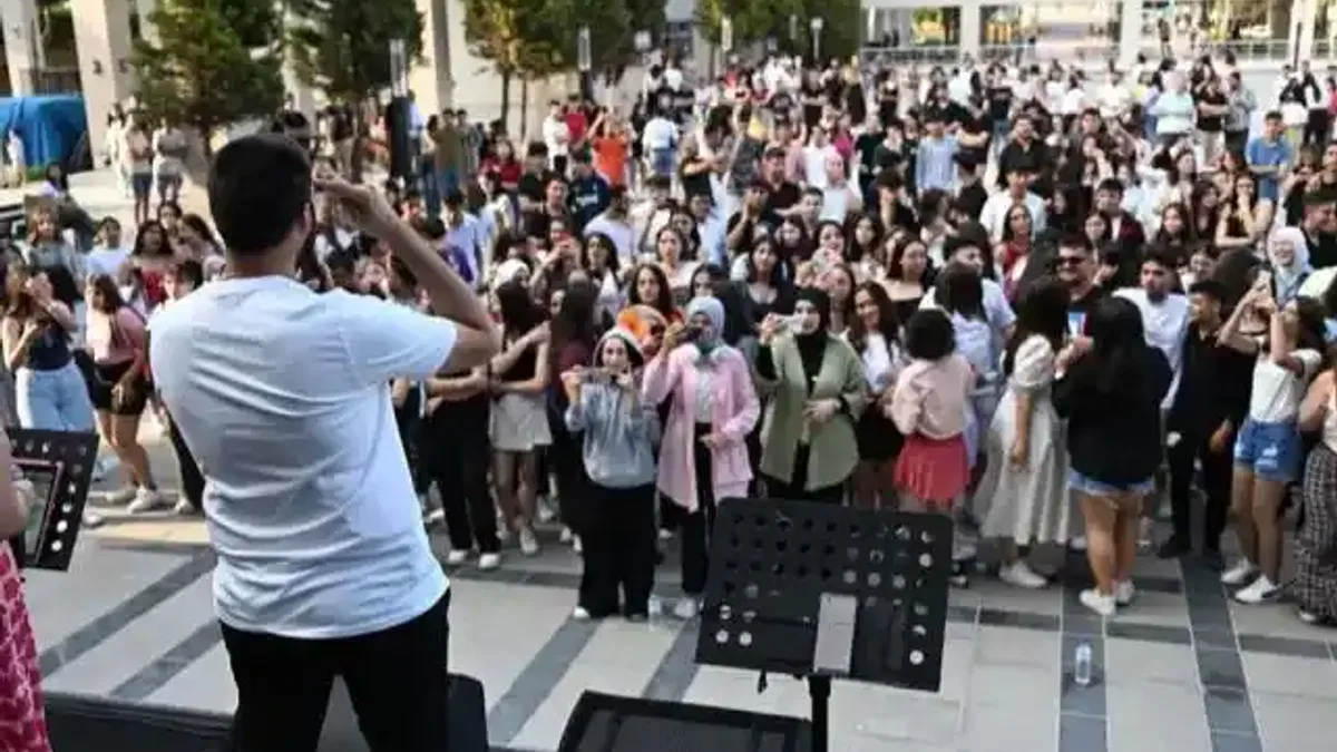 Mersin'de öğrencilere YKS öncesi moral etkinliği