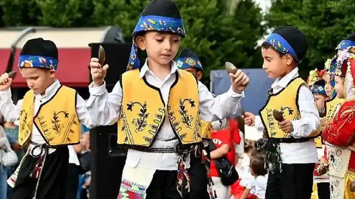 Miniklerden 100. Yıl Cumhuriyet kutlaması
