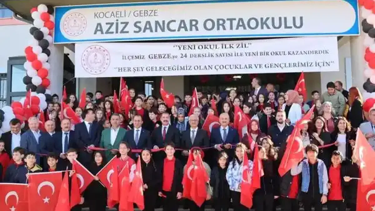 Aziz Sancar Ortaokulu Gebze'de törenle hizmete açıldı