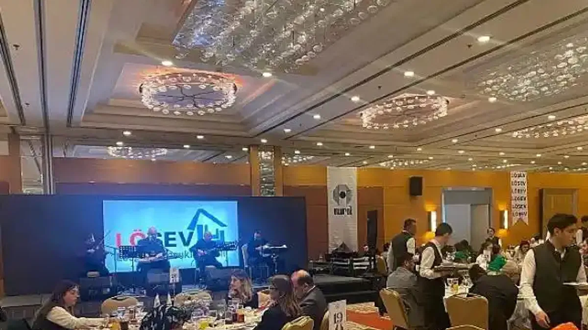LÖSEV'den Ankara'da Geleneksel İftar Buluşması: Kanser Hastaları Birlikte İftar Yaptı, Sağlık Diledi