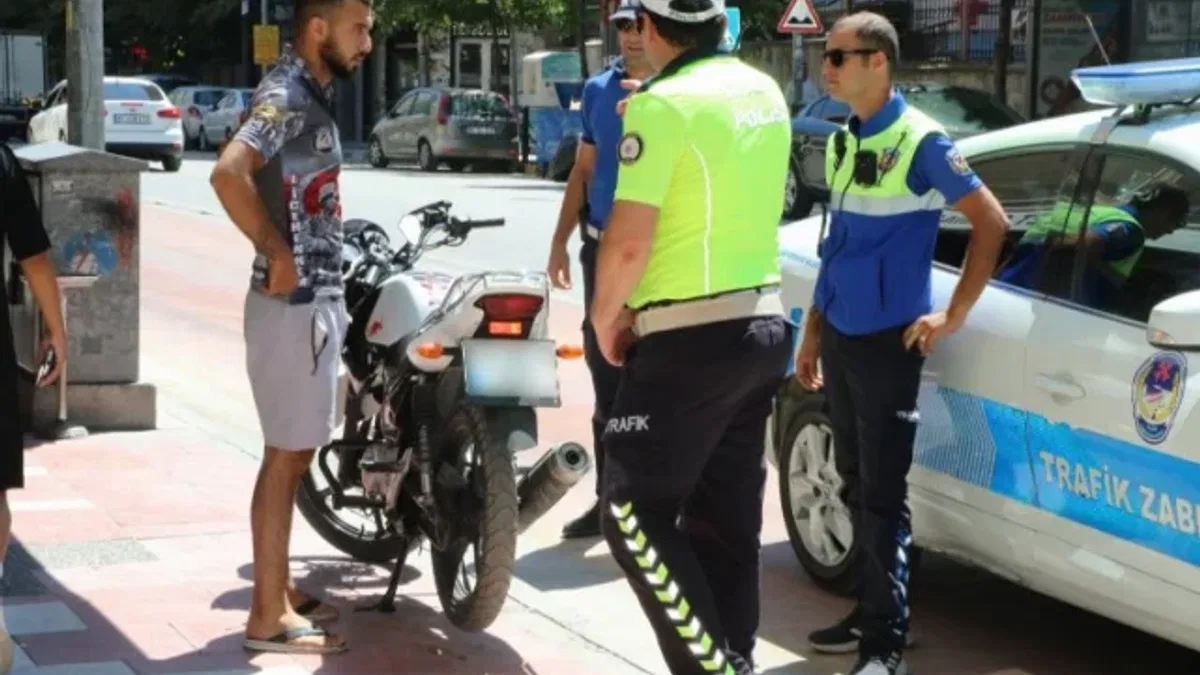 Manisa'da kaldırımlarda motosiklet avı!