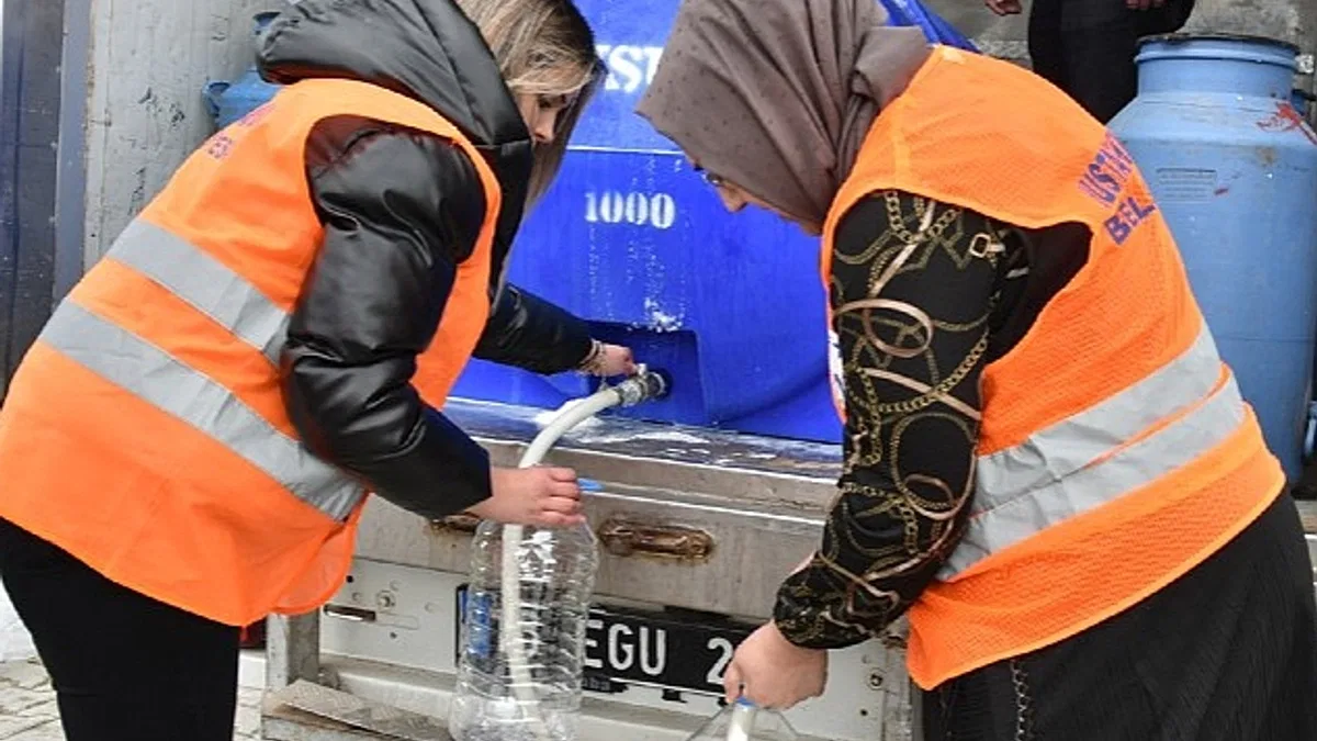 Mustafakemalpaşa'lı Süt Üreticilerinden Depremzedelere Anlamlı Destek