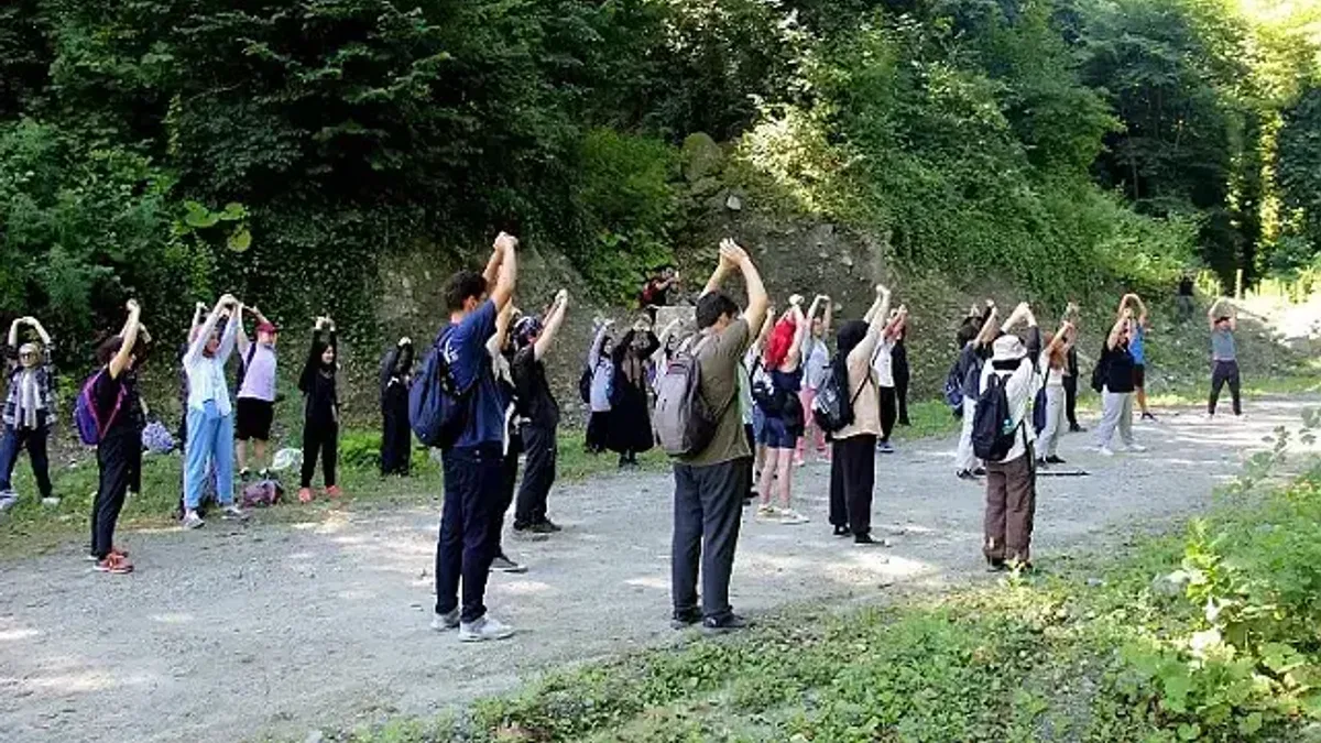 Sakaryalı gençler gezerek öğreniyor