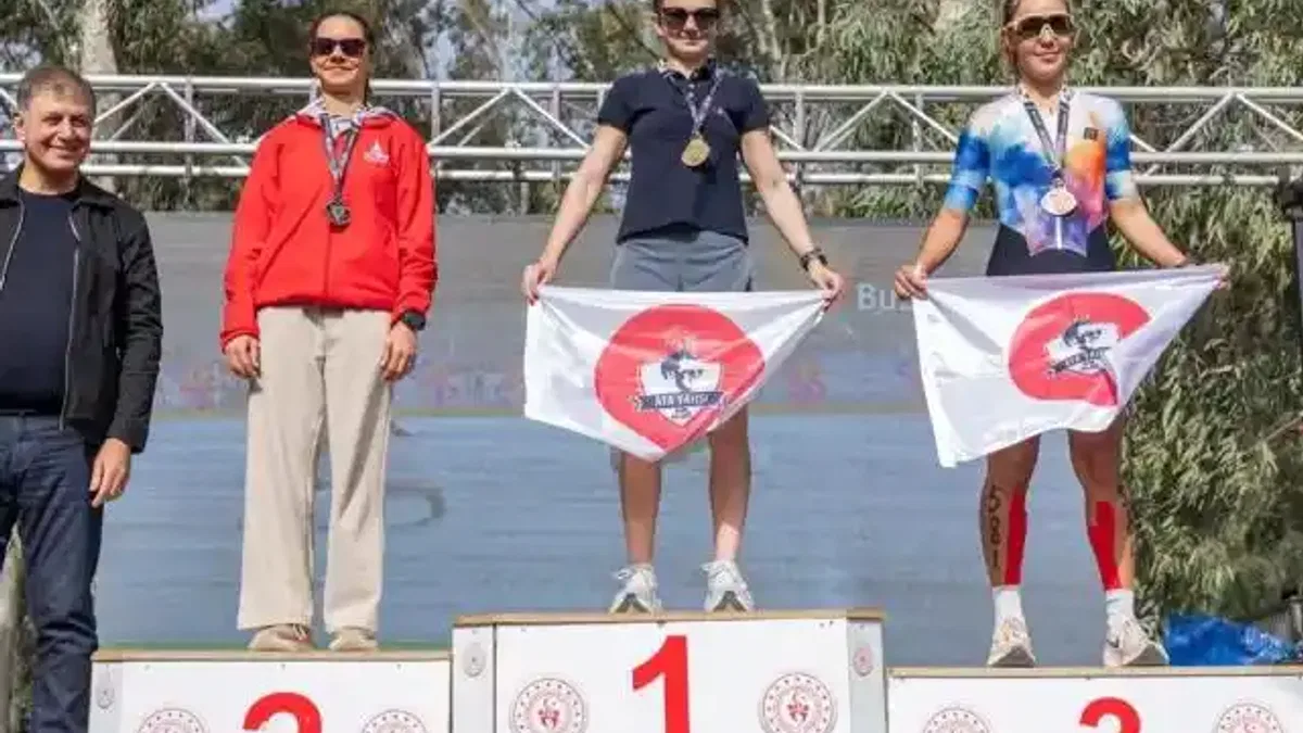 İzmir Duatlonu Türkiye Kupası nefes kesti
