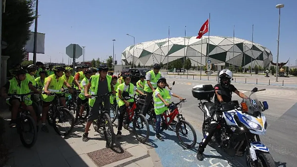 Konya'da öğrenciler 'güvenli sürüş' öğreniyor