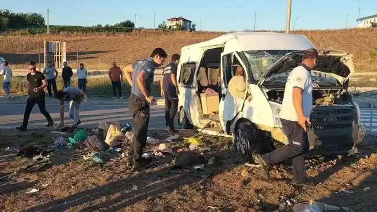 Samsun'da tarım işçilerini taşıyan minibüs devrildi, 27 kişi yaralandı