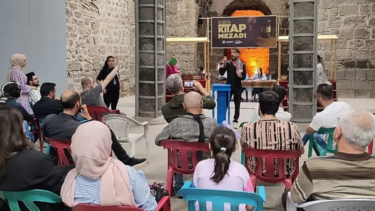 Diyarbakır'da kitap mezatları sürüyor