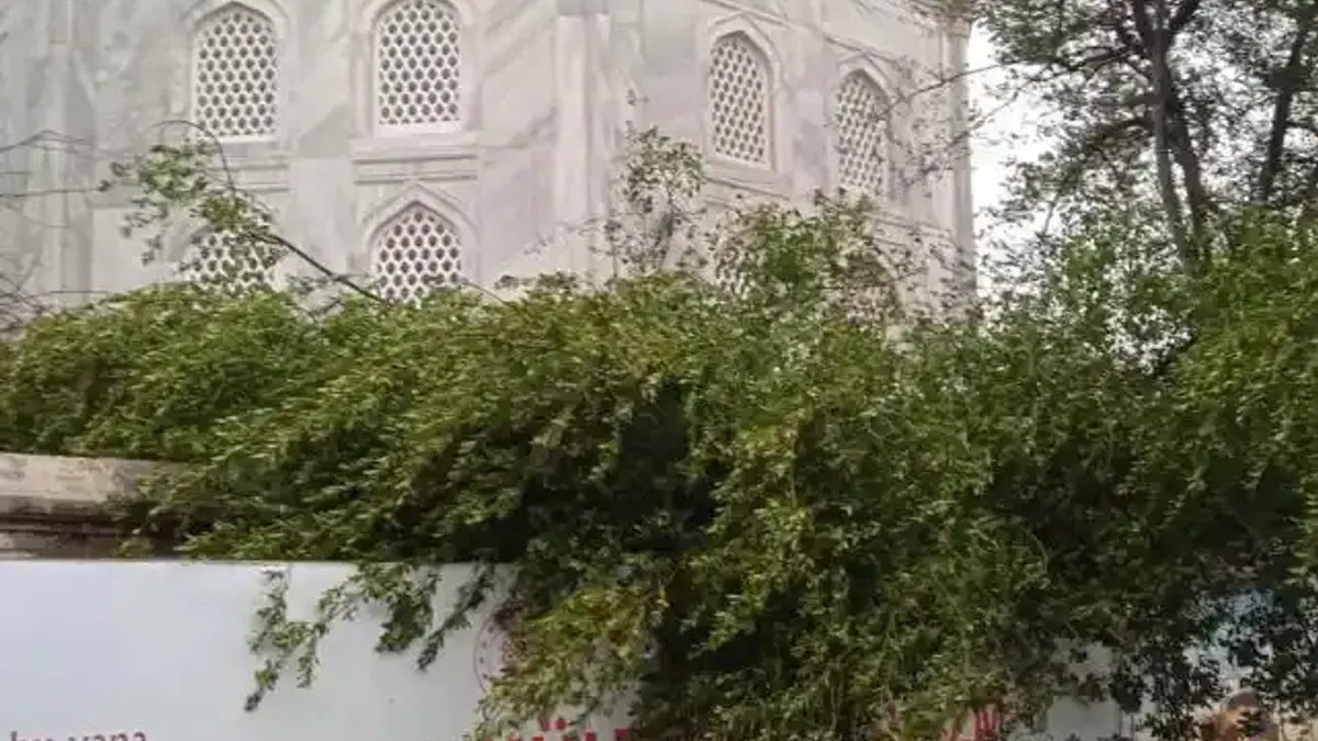 Ayasofya Camii'nde minare alem düştü!