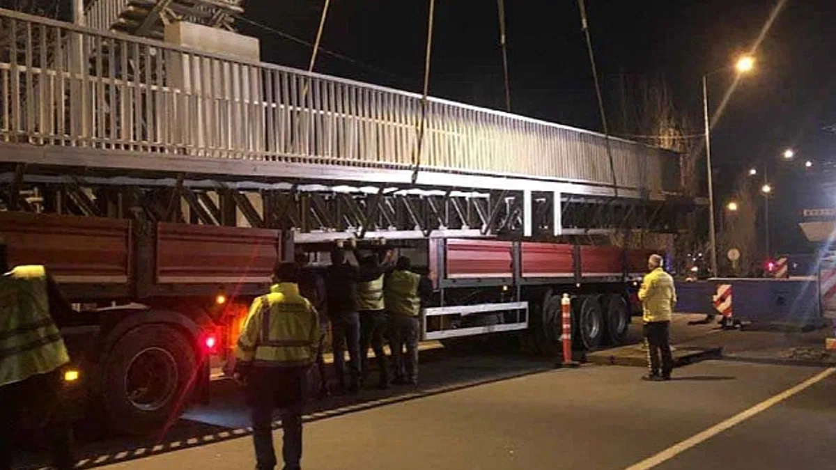 Eskihisar Feribot Yolu üstgeçidi yenileniyor