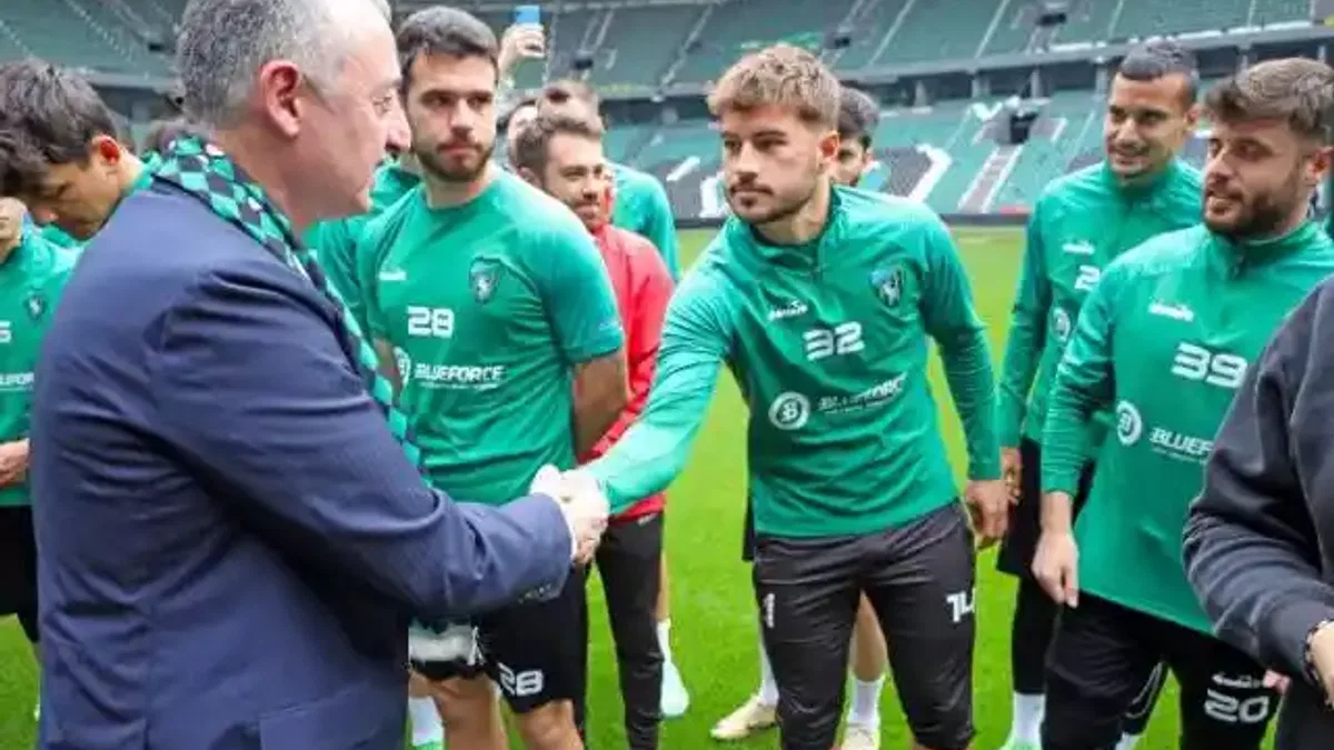 Kocaelispor'a Başkan Büyükakın'dan moral ziyareti