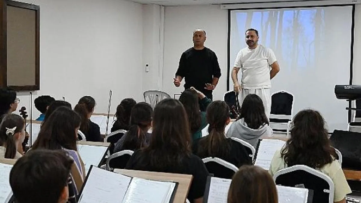 100 kişilik Kemer Belediyesi Cumhuriyet Orkestrası kutlamalara hazır