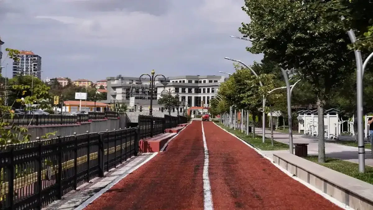 Keçiören parklarında yürüyüş yolları yenileniyor