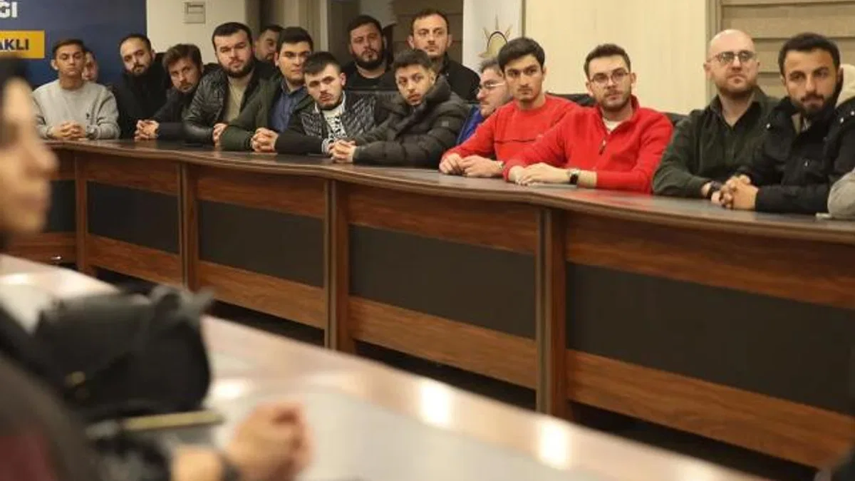 Başkan Alemdar Sakarya'da gençlerle buluştu