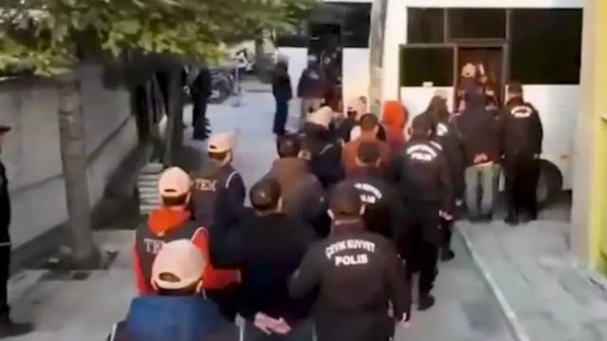 Konya merkezli FETÖ operasyonu! 20 gözaltı