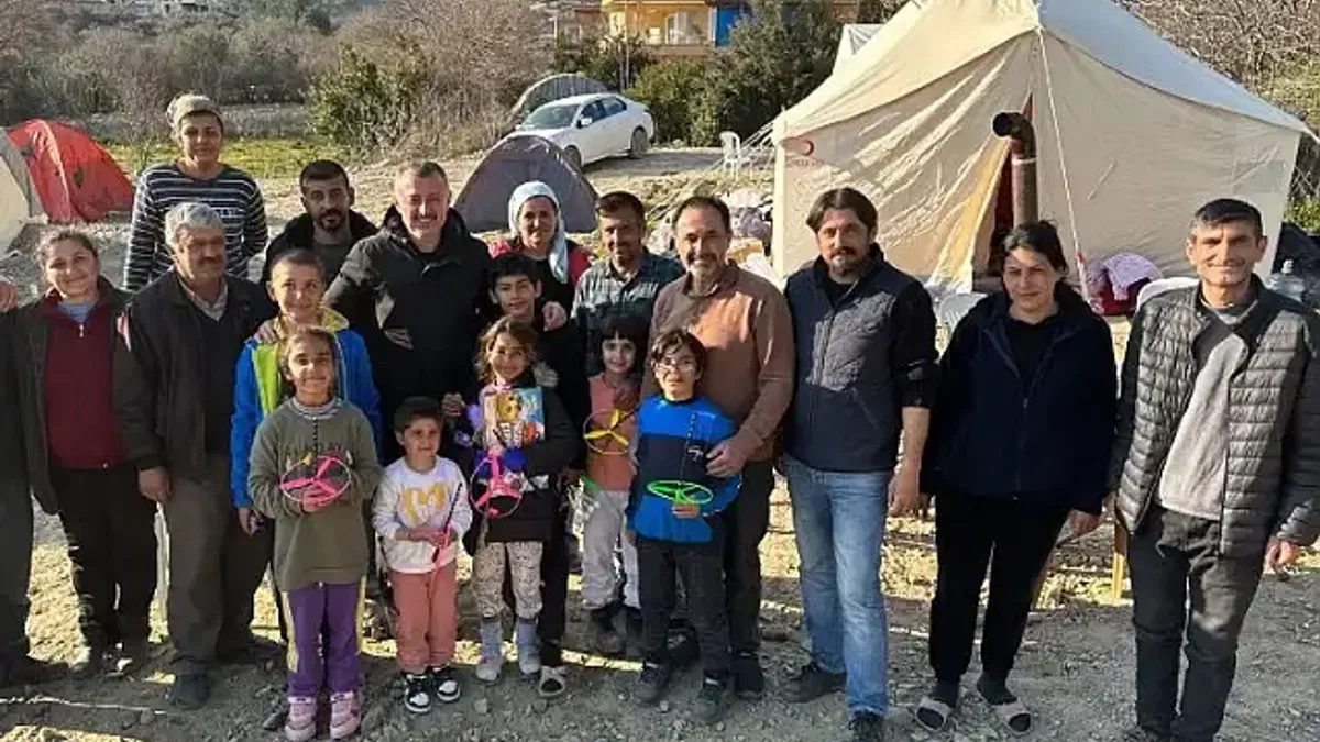 Başkan Büyükakın, Antakyalı çocukları sevindirdi