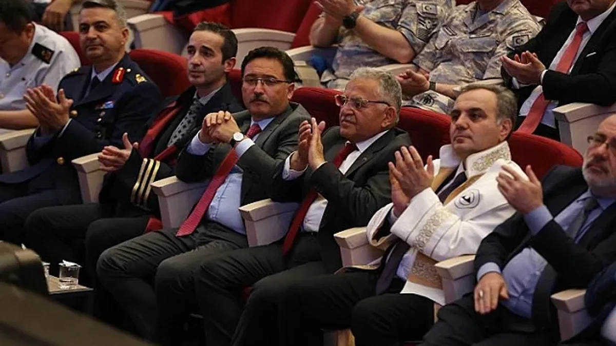 Erciyes Tıp Fakültesi mezunları diplomalarına kavuştu