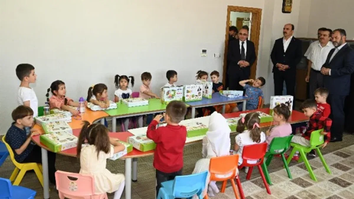 Konya'da Kur'an öğrencilerine eğitim seti dağıtıldı