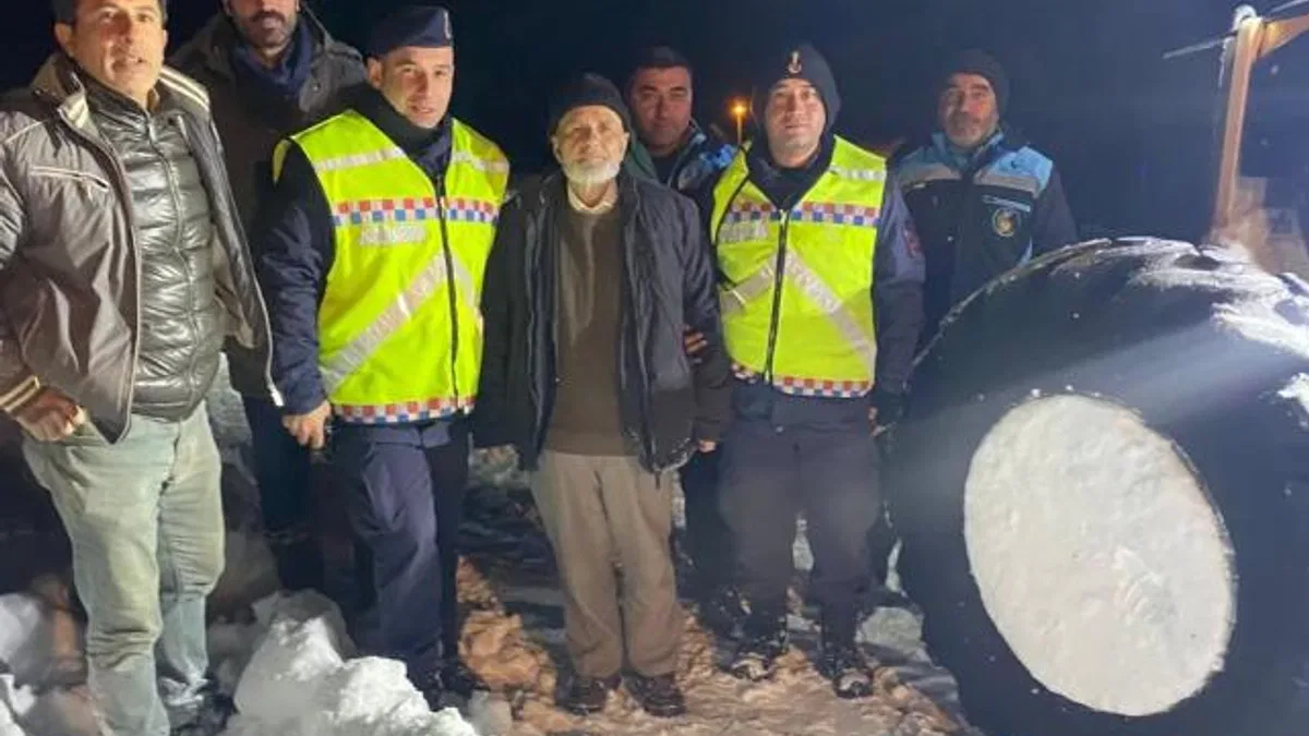 Malatyalı karzede Mustafa amcadan haber alınamıyordu... Ekipler sağ salim ulaştı