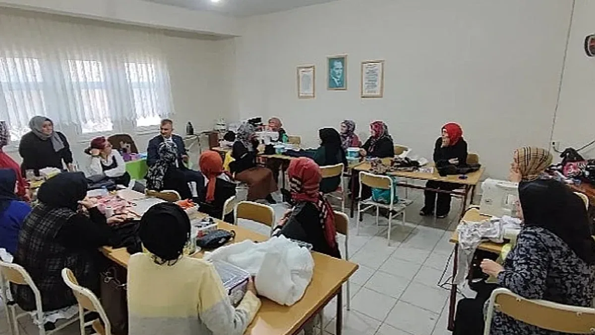 Gölcüklü Kadınlar Hünerlerini Gölmek'te Ürüne Dönüştürüyor
