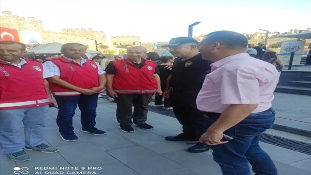 Kayseri Valisi Gökmen Çiçek, güven timlerini denetledi