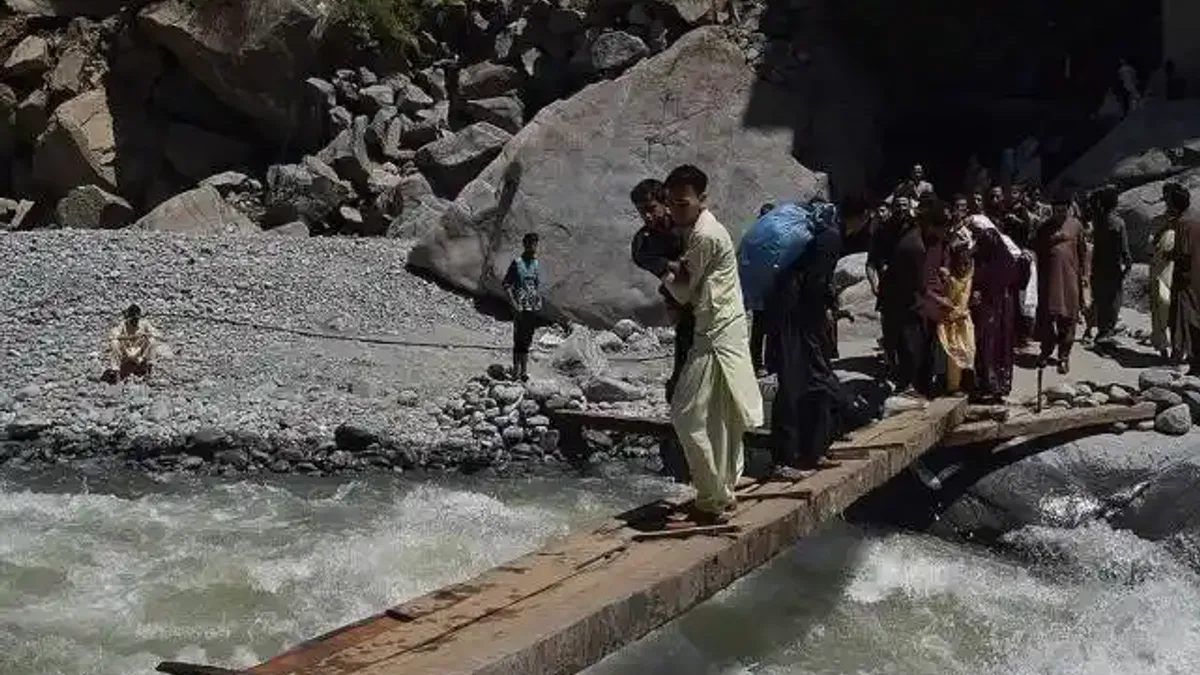 Pakistan'da sel bölgelerindeki 5 milyon kişi salgın riskiyle karşı karşıya