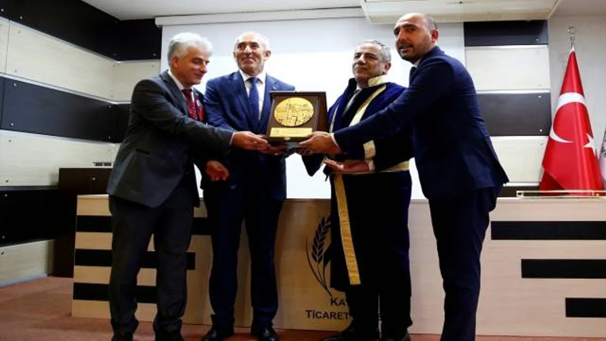 Doğum gününde yılın Ahisi seçilip kaftan giydi