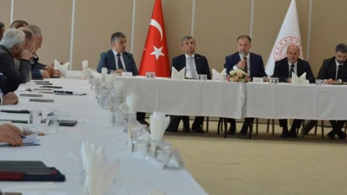 Milli Eğitim'de Bakan Yardımcısı özel eğitim kurumlarını dinledi
