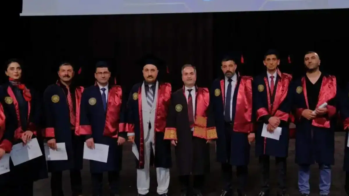 İletişim fakültesinde mezuniyet heyecanı