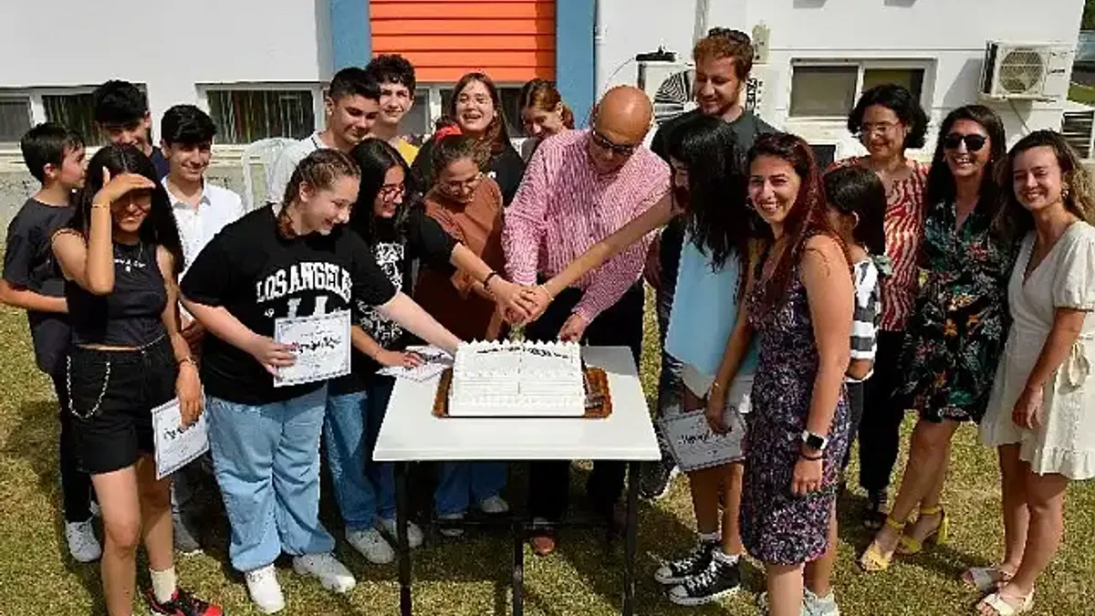Antalya Muratpaşa'da pastalı mezuniyet