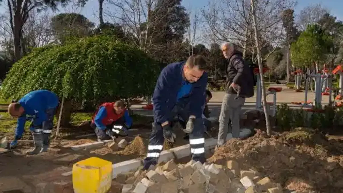İzmir'de Buca Hasanağa Bahçesi baştan sona yenileniyor