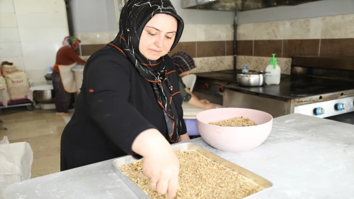 Çubuk'ta Kurban Bayramı dolayısıyla baklava mesaisi başladı