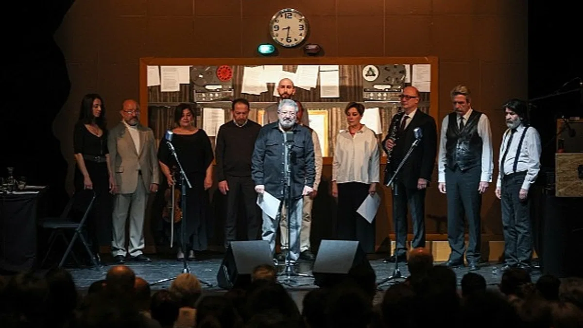 İş Sanat Sahnesinden Depremzedelere Saygı Duruşu