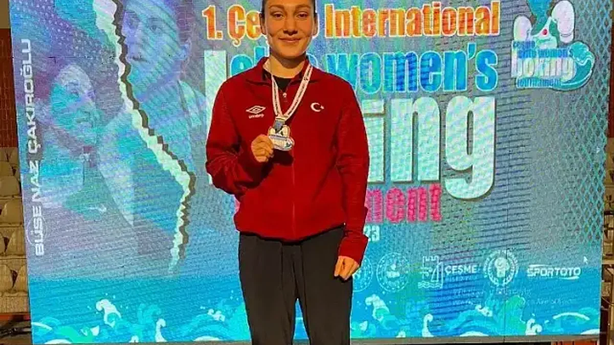Boksun altın kızından altın madalya
