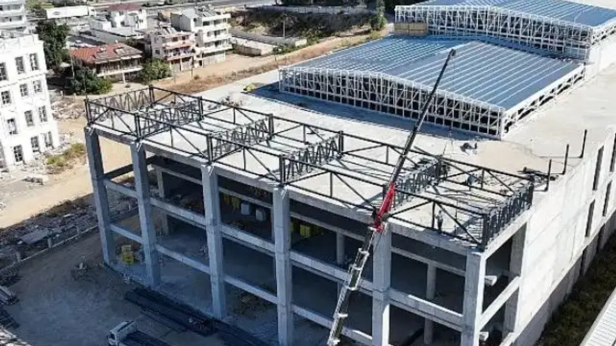 Serik Kongre ve Kültür Merkezi inşaatı devam ediyor