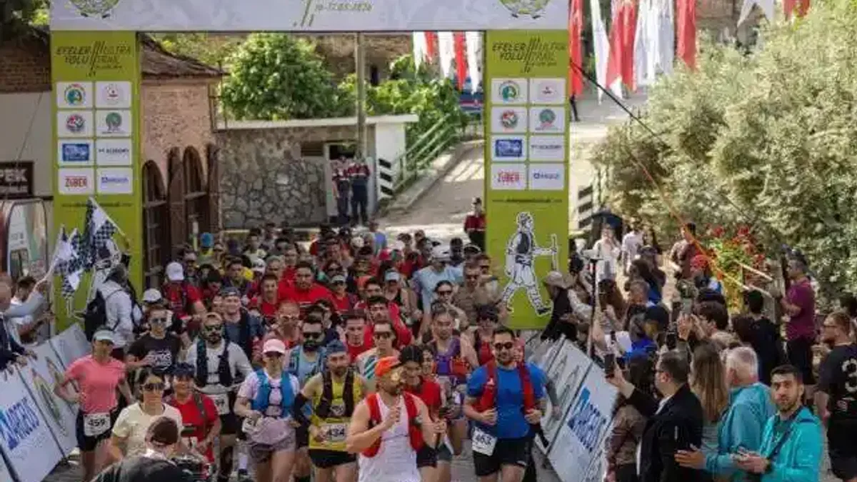 İzmir'de Efeler Yolu Ultra Trail’de madalyalar verildi
