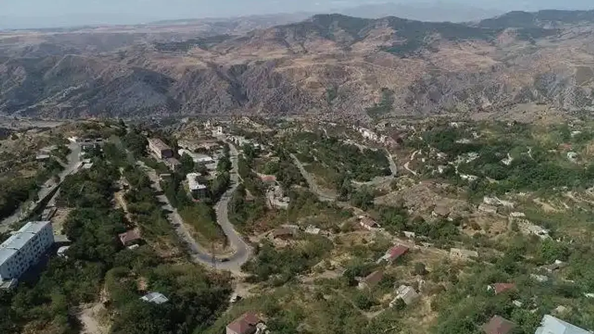 Azerbaycan'ın kontrolüne geçen Laçın görüntülendi