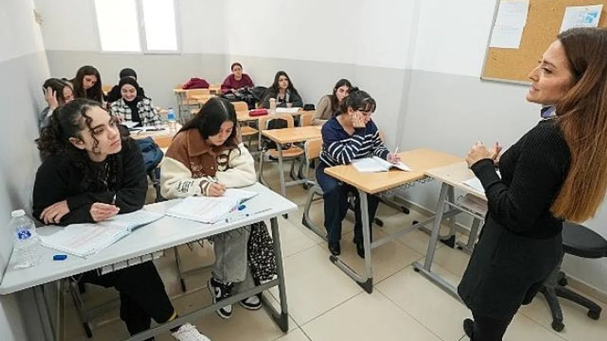 Gaziemir Belediyesi'nden bin 180 öğrenciye ücretsiz eğitim