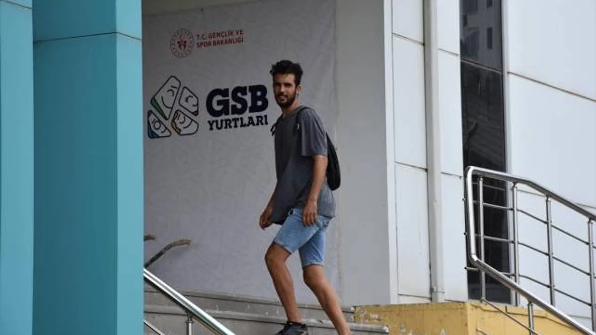 Gençlerin yurtlarda ücretsiz konaklamasını sağlayan Seyahatsever projesi 5 Eylül'e kadar uzatıldı