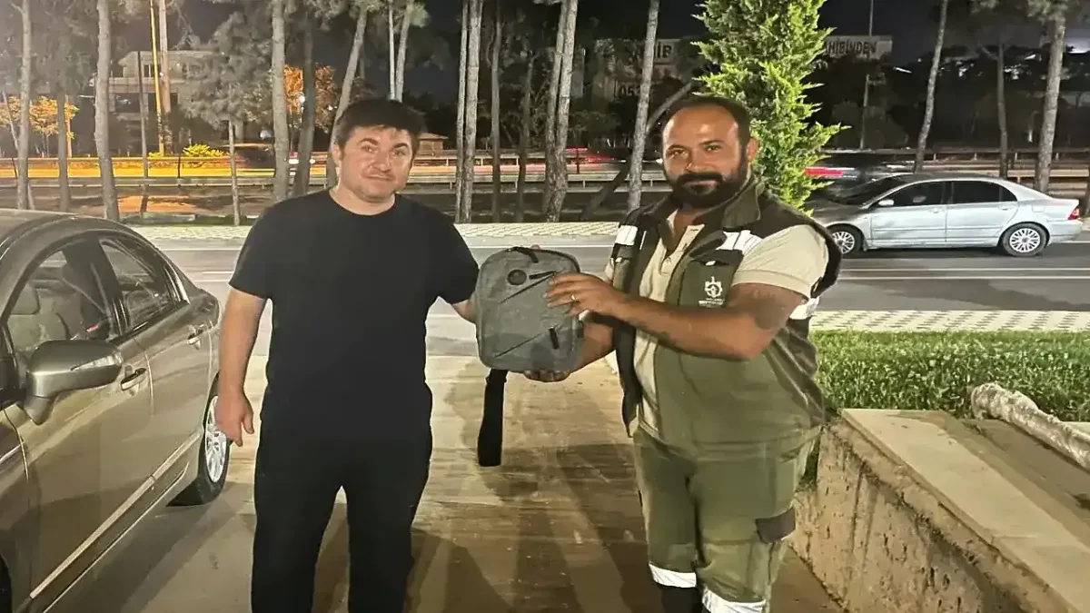 Gebze'de parkta unutulan servet sahibine kavuşturuldu