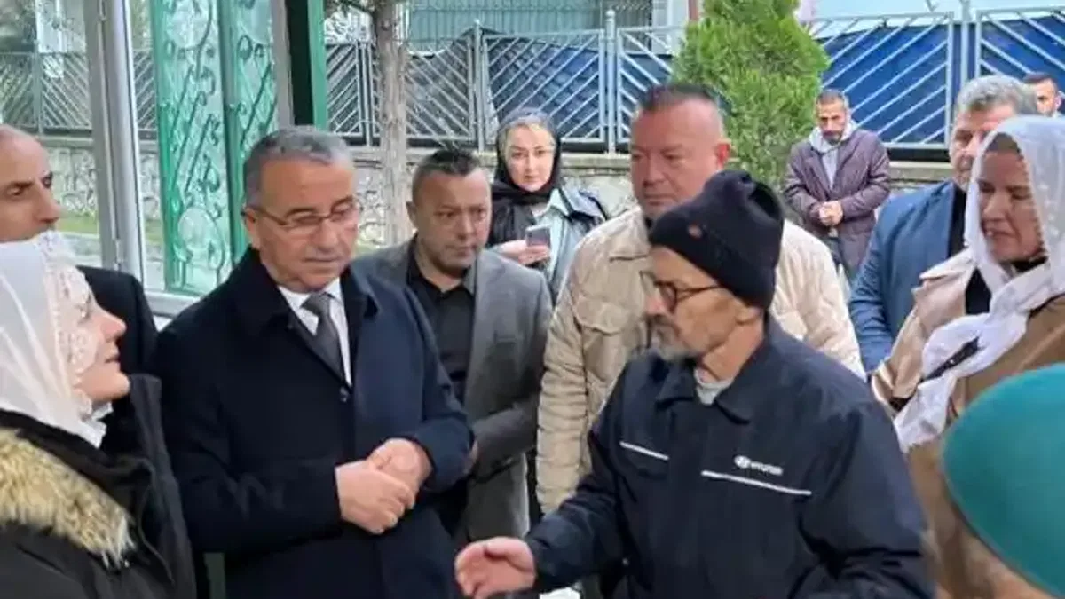 Kocaeli İzmit'te Başkan Hürriyet sabah ziyaretinde
