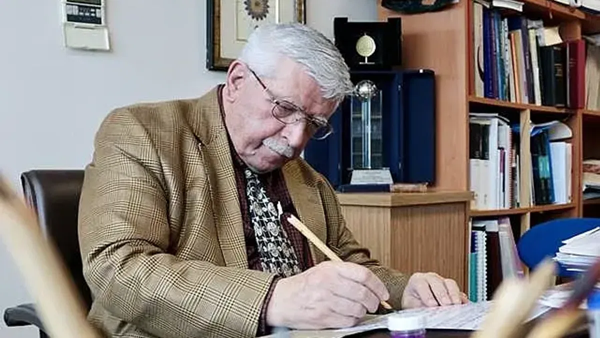 Ömrünü adadığı hat sanatını ilk günkü heyecanla sürdürüyor